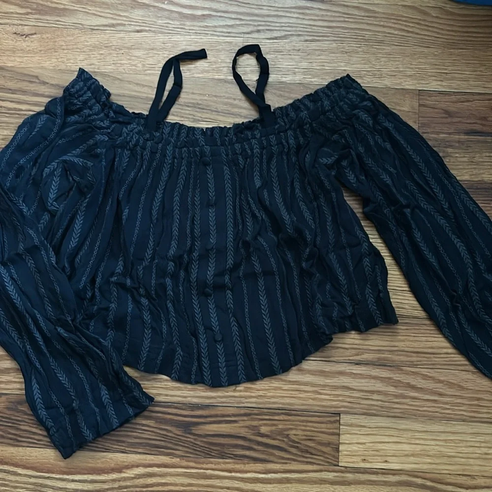 Urban Outfitters Floral Eyelet Cold Shoulder Crop Embroidered Top - Picture 2 of 11